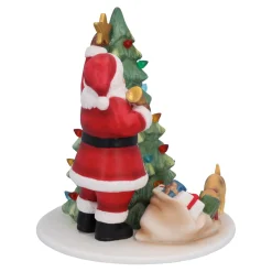 Standfiguren-Weihnachtsmann beim Baum schmücken